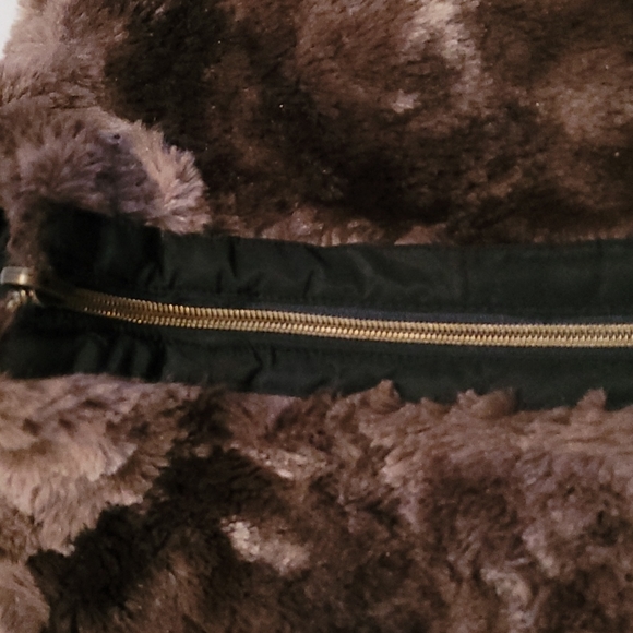 Reversible faux fur vest - Picture 2 of 10